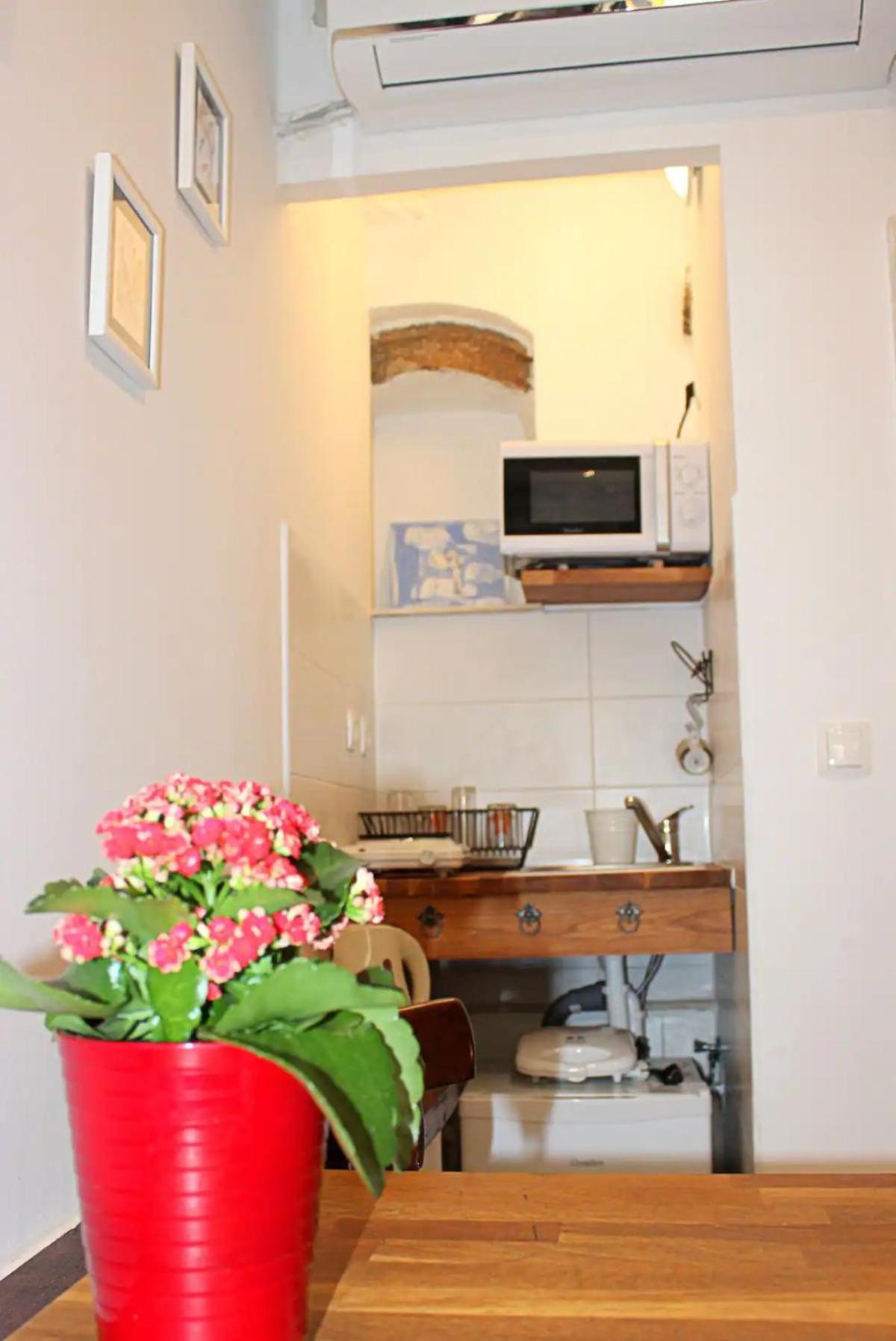 Rafo's Old Town Hideaway Apartment *