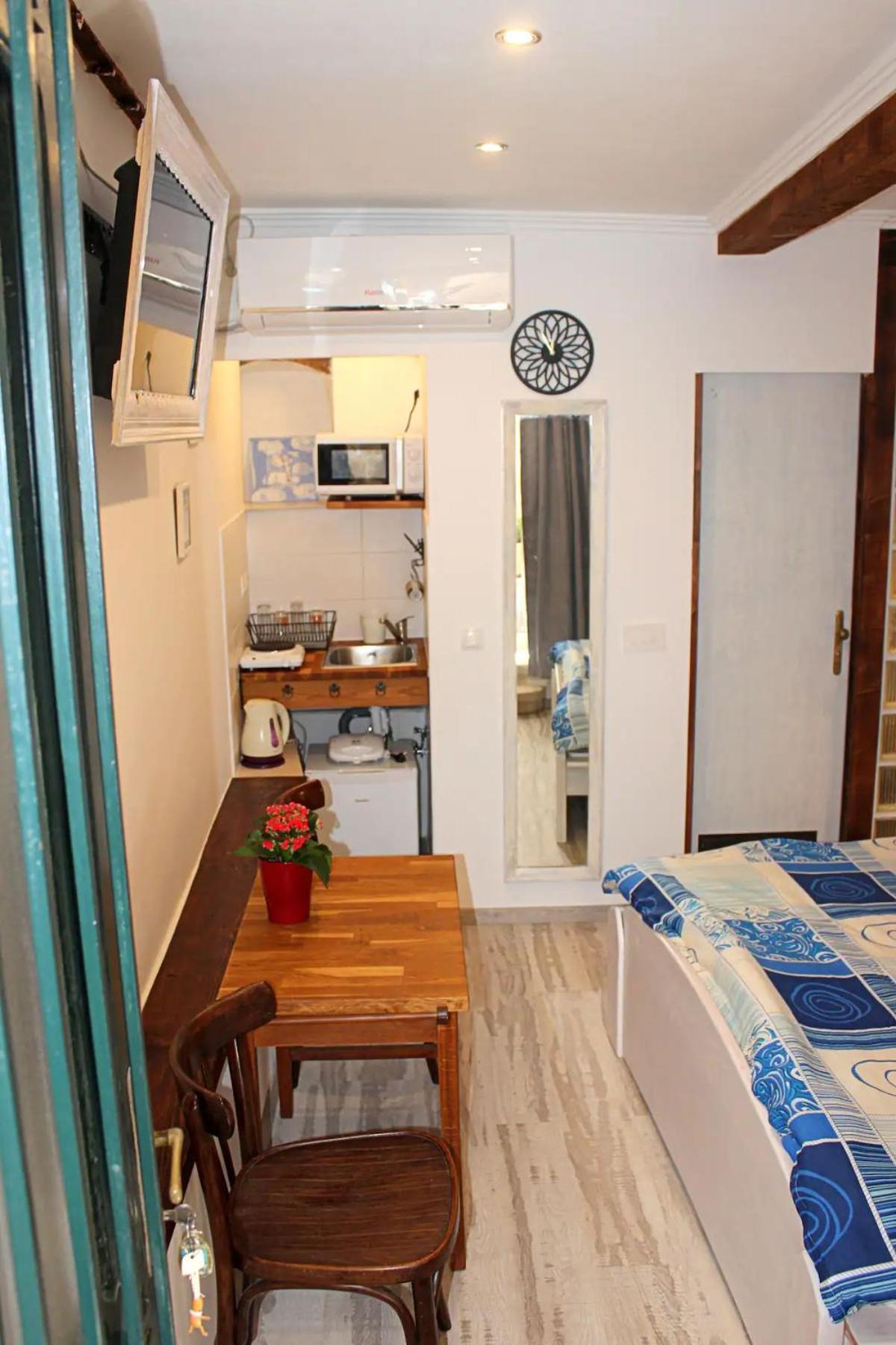 Rafo's Old Town Hideaway Apartman